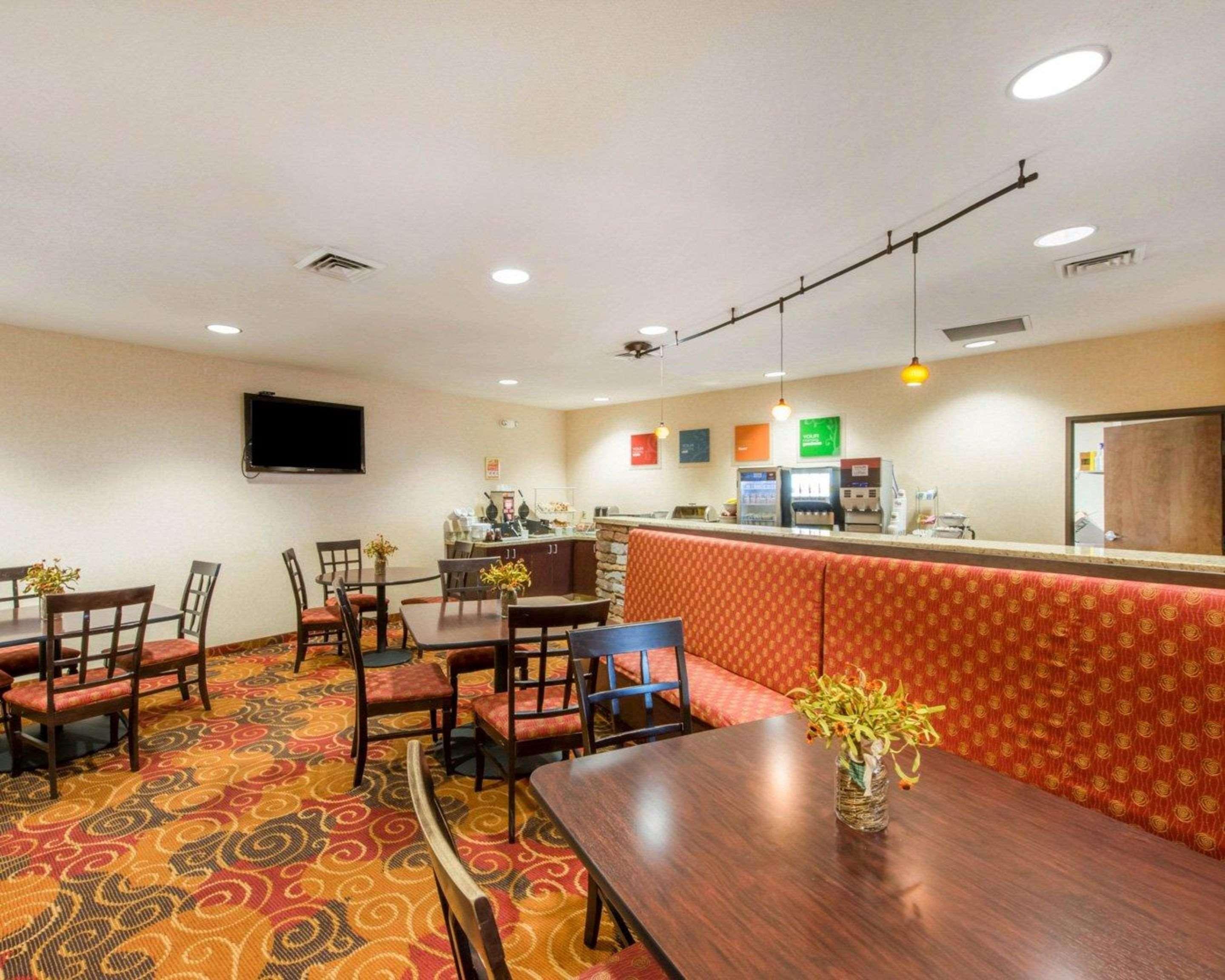 Comfort Suites Алтуна Екстериор снимка