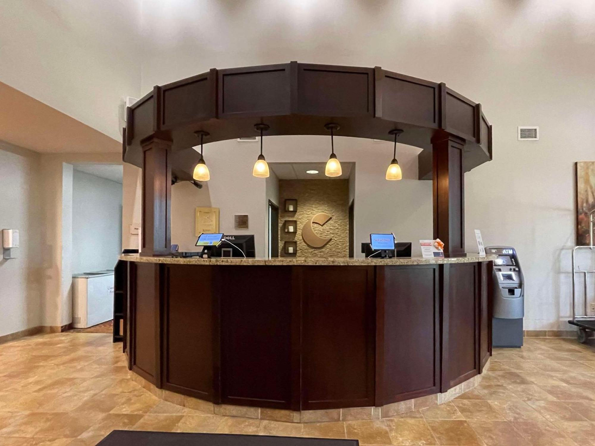Comfort Suites Алтуна Екстериор снимка