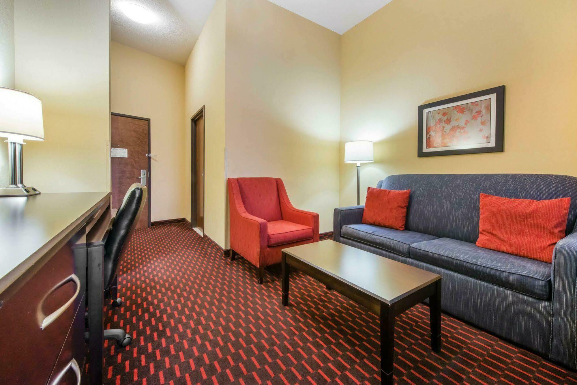 Comfort Suites Алтуна Екстериор снимка